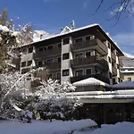 Rezia 4*