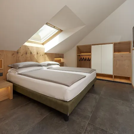 Hotel Rezia 4*