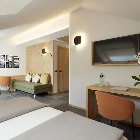 Hotel Rezia 4*