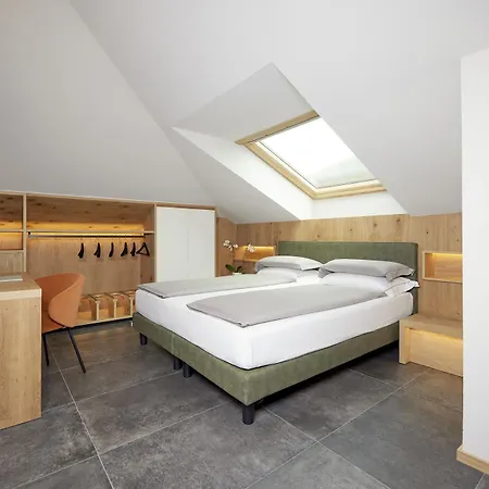 Hotel Rezia 4*