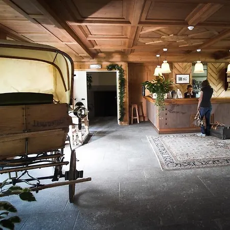 Hotel Rezia 4*