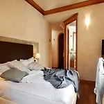 Готель Rezia 4*